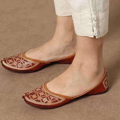 Hand-Embroidered Pure Leather Juttis