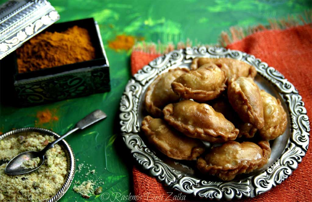 गुजिया