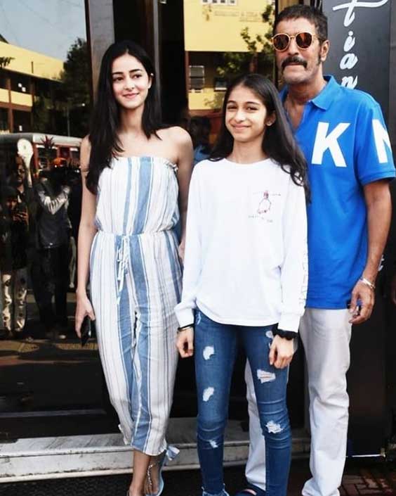 ananya pandey with father and sister 