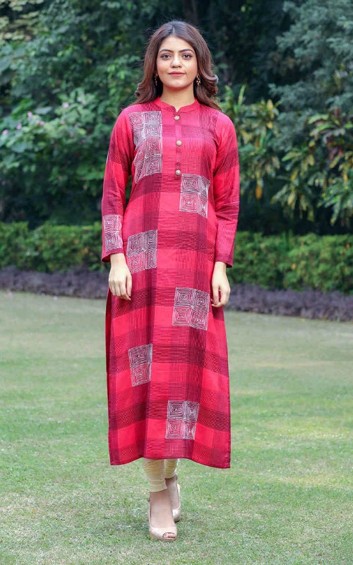 Enticing Thread Work Kurti