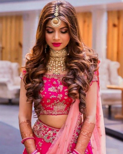 Different Hairstyles That Women With Round Face Can Try With Lehengas