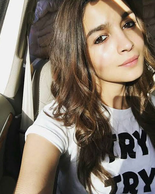 alia bhatt selfie