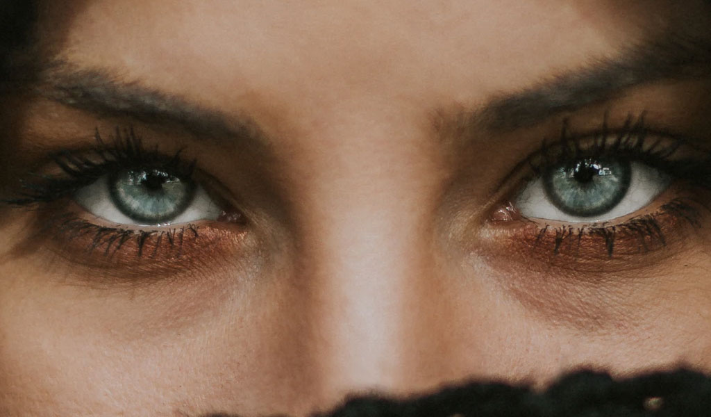 gray colour eye