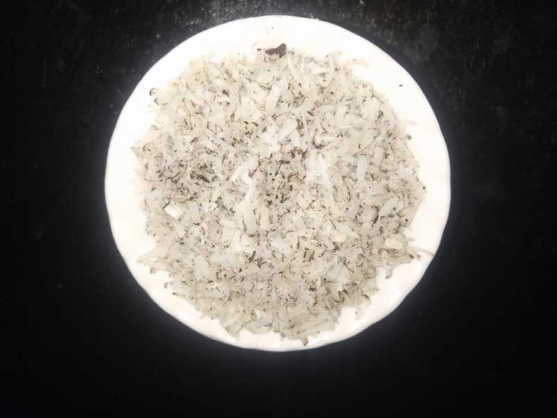 कद्दूकस किया हुआ नारियल