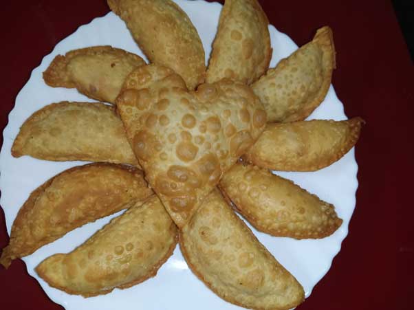 गुजिया रेडी