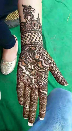 Mehndi Design with Intricate Detailing