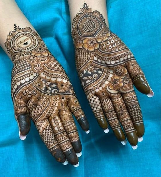 Unique Mehndi Design on Each Finger