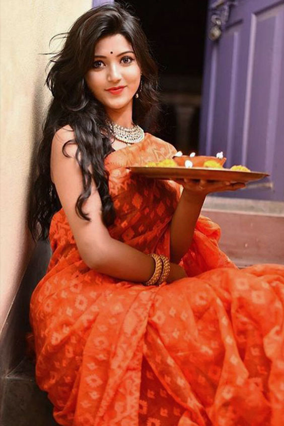 Puja Thali Pose