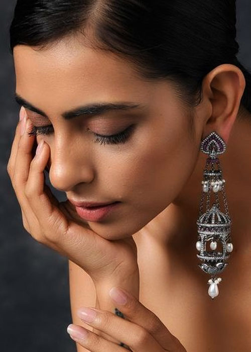 সিল্ভার আর মুক্তোর কাজ করা ঝুমকো