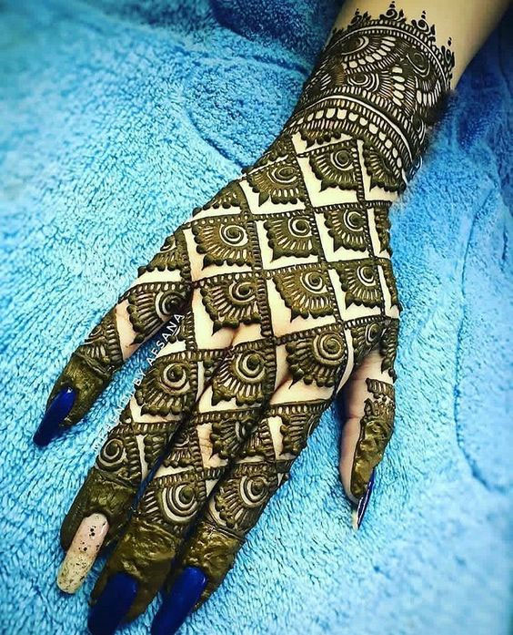 Arabian Style Back Hand Mehandi Design