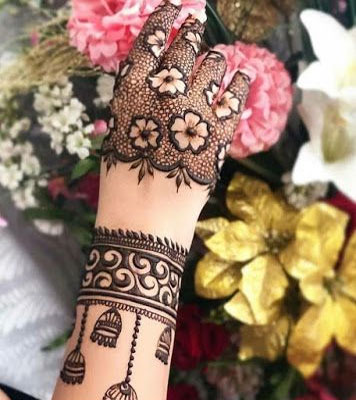 Floral Back Hand Mehandi Design