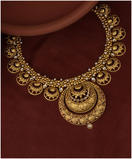 Gold Necklace With Pearls 