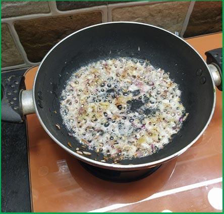 frying pan oil onion garlic