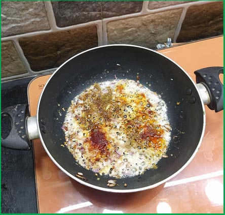 mix masala oil frying pan