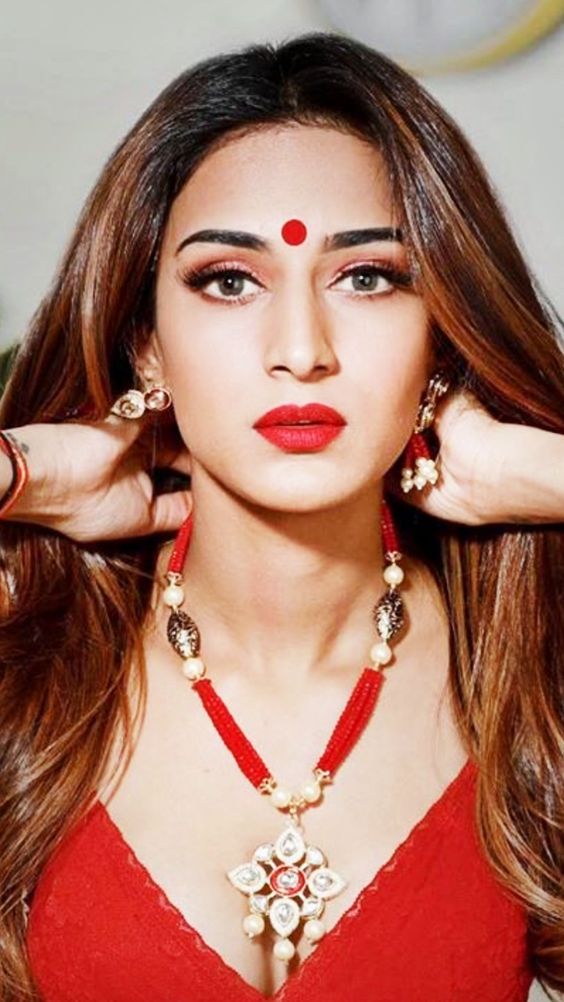 oval shape face bindi