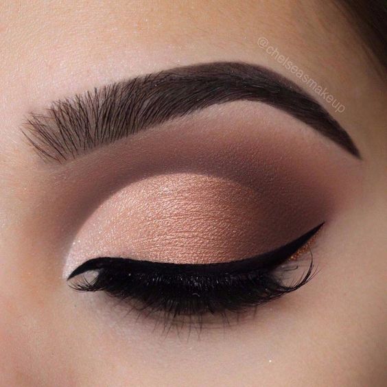 Cut Crease Eye liner