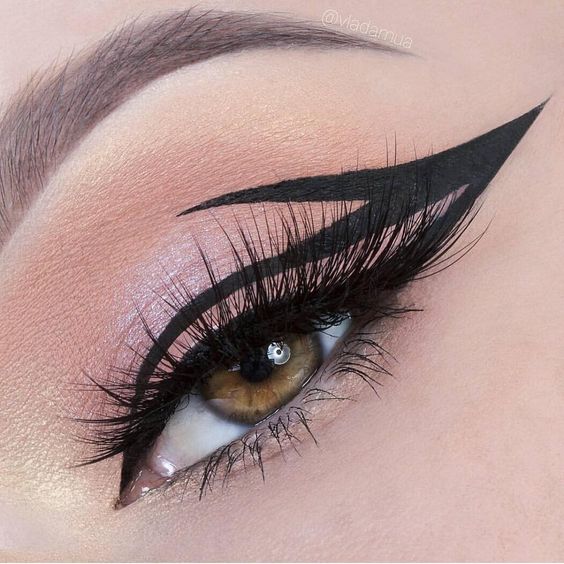 Retro Eyeliner Look