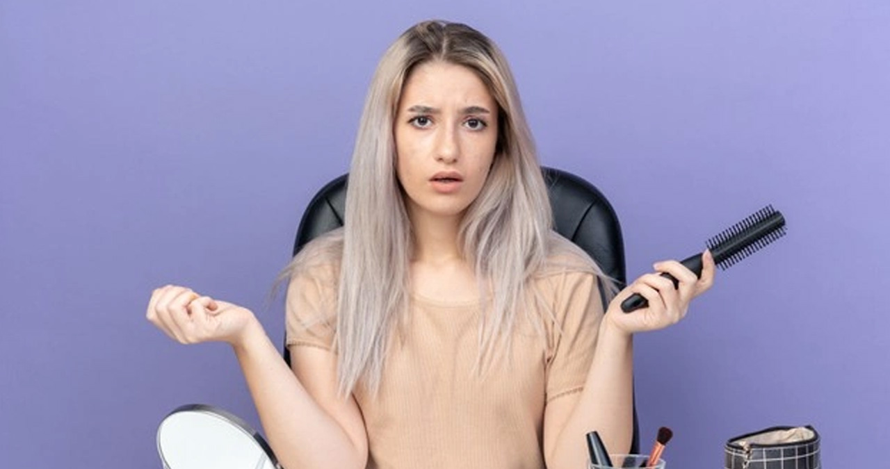 girl sitting in the table with comb in her hand