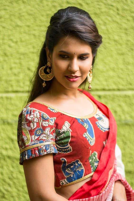 Short Frill Style Sleeve