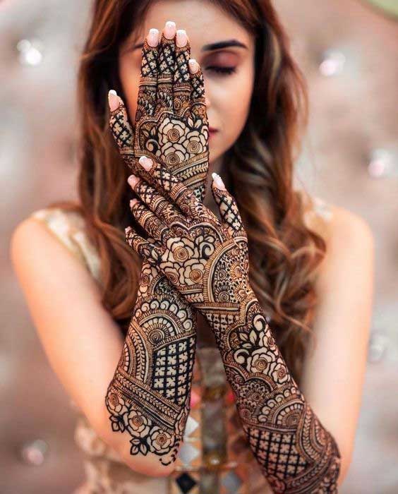 Bridal Style Back Hand Mehandi Design