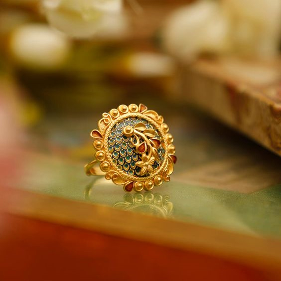 Circular Gold Ring 