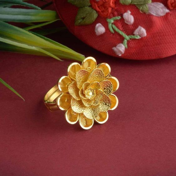 Floral Shape Gold Ring 