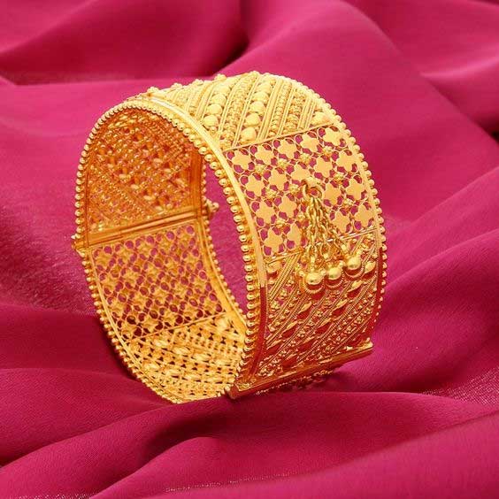 Latkan Pattern Broad Bangles