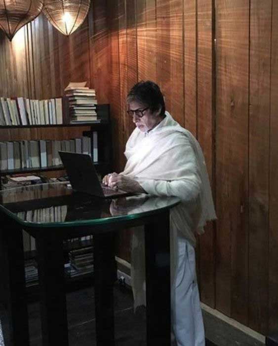 अमिताभ बच्चन के घर का अध्ययन कक्ष