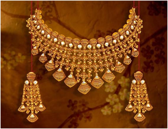 Multi-Layer Gold Necklace Design