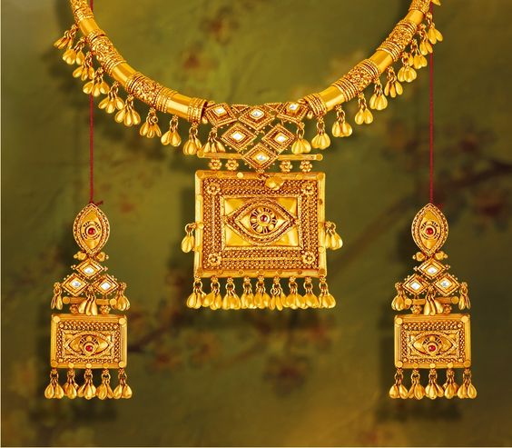 Square Pendant Gold Necklace Set