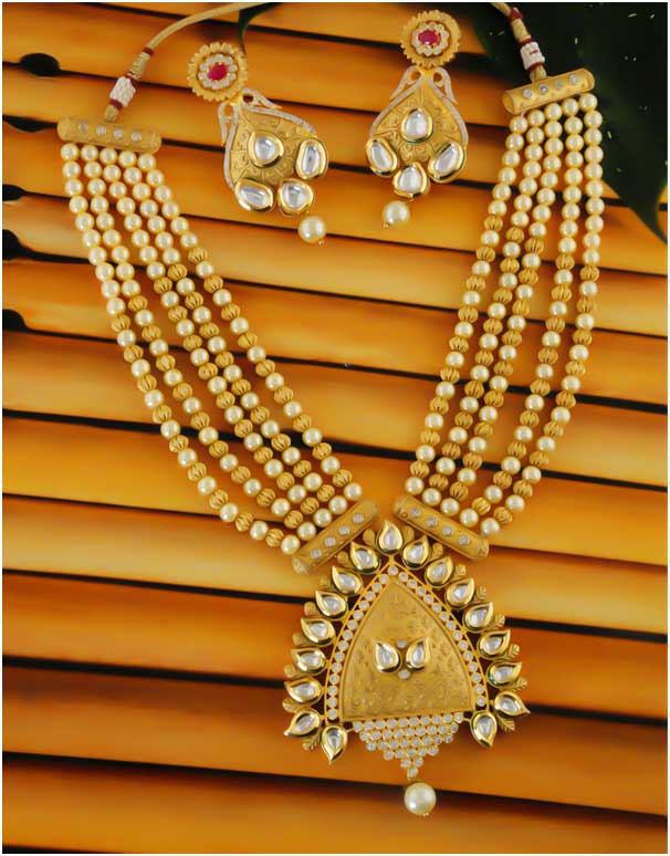 Matte Gold Finish Kundan Necklace