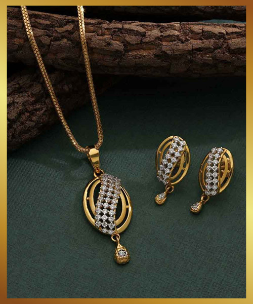 Oval Shape Gold And Diamond Pendant Set