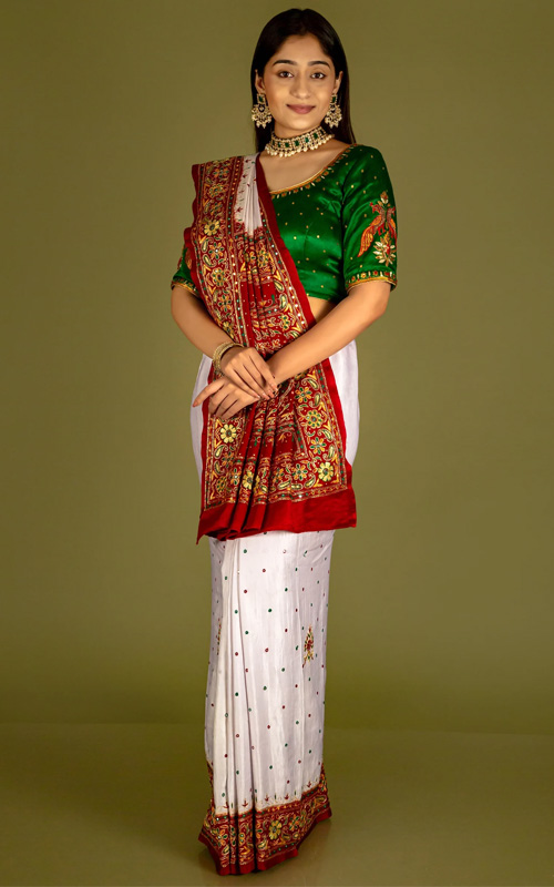 Saree With Contrast Color Pallu