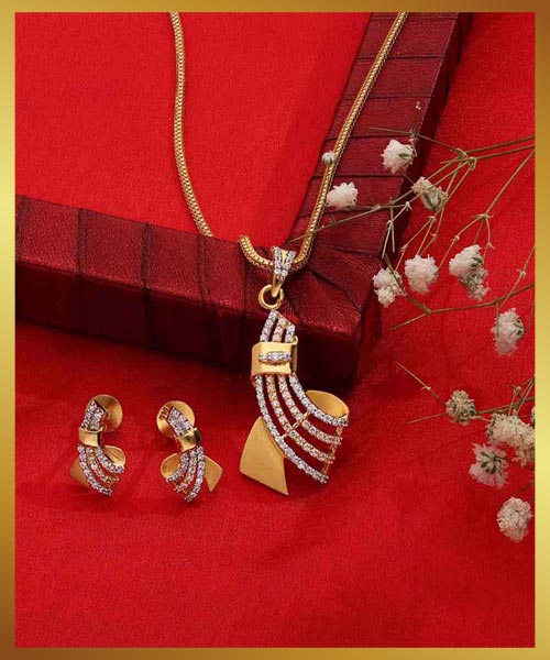 Stylish Diamond And Gold Pendant Set