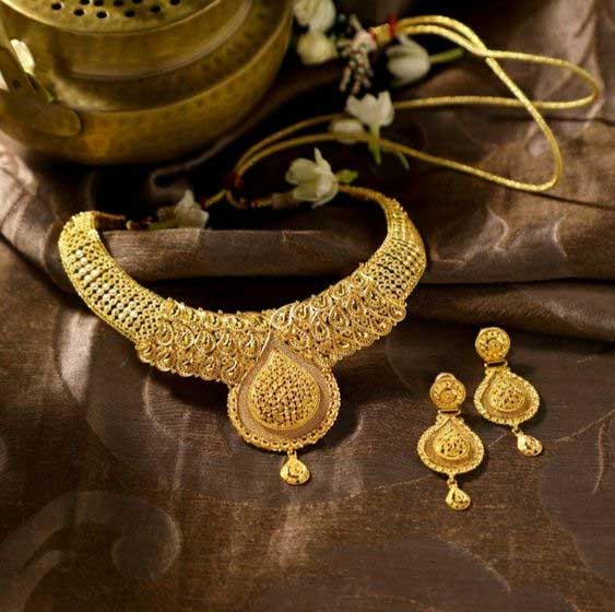 Traditional Gold Necklace & Matching Earrings