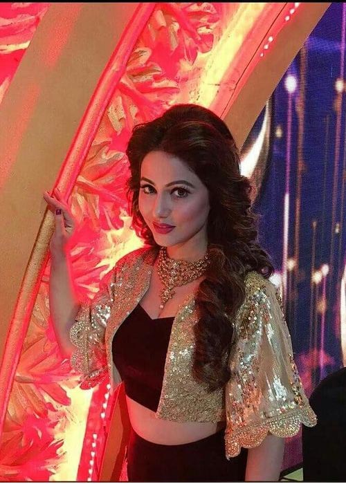 Hina Khan In Golden Blouse