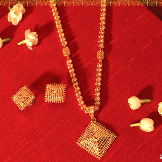 Square Shape Gold Pendant Design 