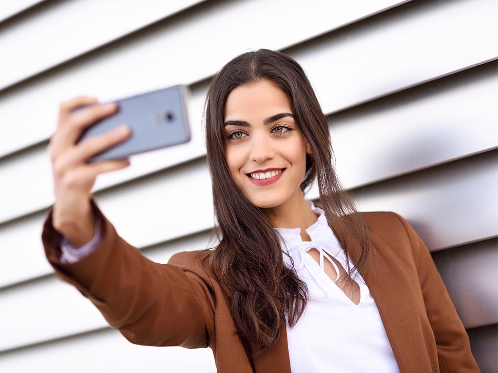 woman click selfie