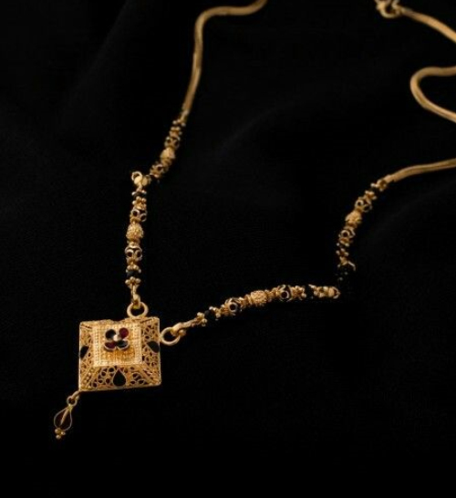 Square Pendant Gold Mangalstura