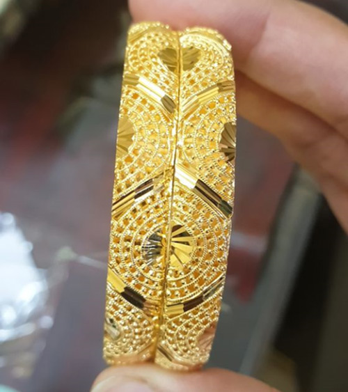 Semi Circular Design on Gold Bangle