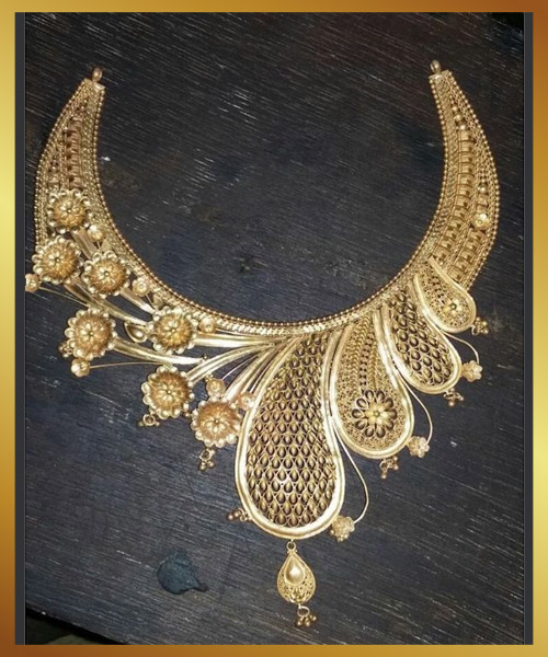 Round Stylish Gold Necklace