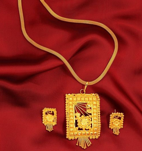 Rectangular Gold Pendant Set