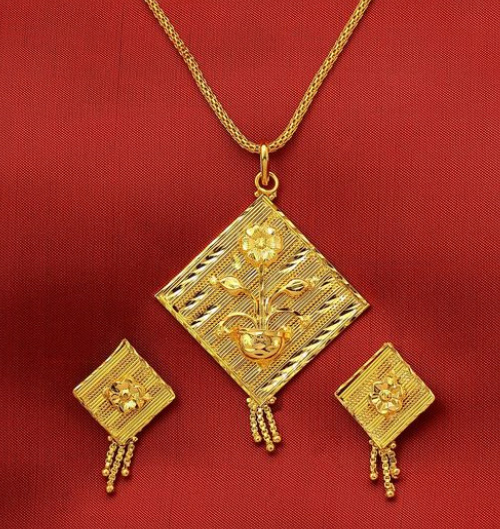 Plain Gold Pendant Design