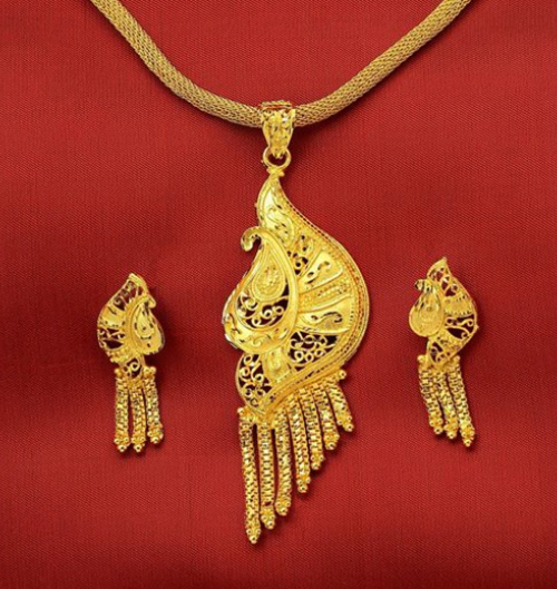 Paisley Shape Gold Pendant Set