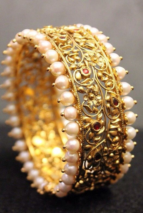 Broad Bangle With Pearl