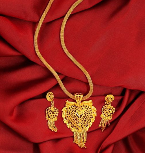 Heart Shape Gold Pendant Set