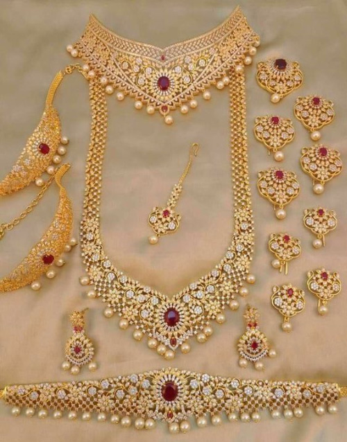 Gold And Diamond Bridal Jewellery Set