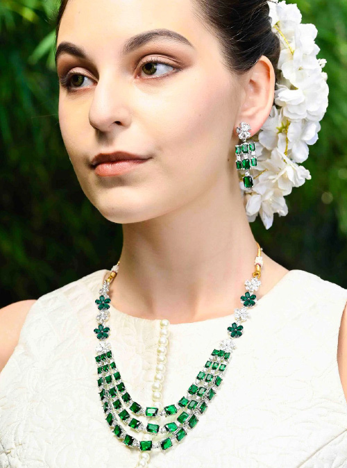 Green Stone And Diamond Necklace Set