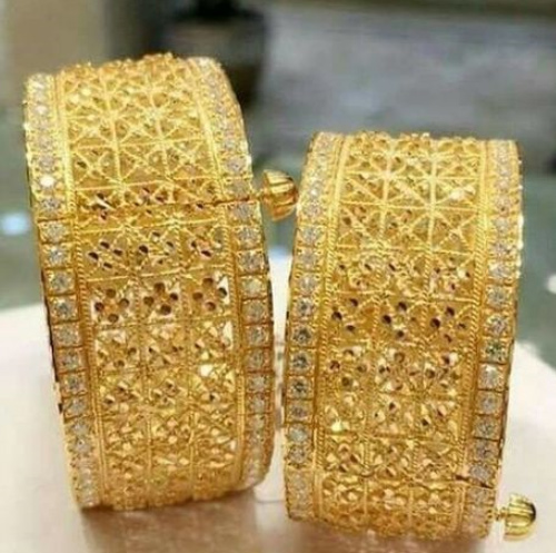 Diamond Stud Gold Kangan