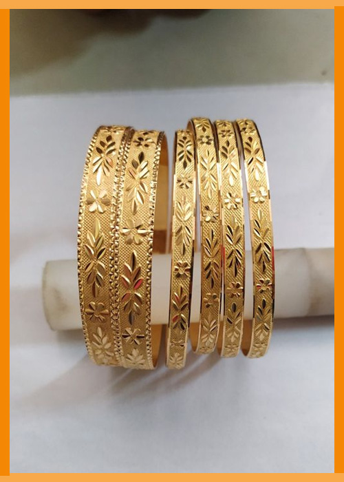 Set Of 4 Bangles With 2 Broad Kada